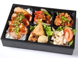 黒酢酢豚と油淋鶏の焼豚重弁当