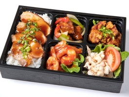 黒酢酢豚と本格エビチリの焼豚重弁当