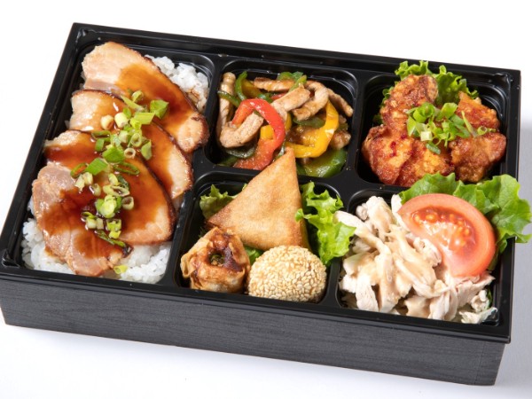 チンジャオロースと油淋鶏の焼豚重弁当