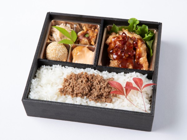 特製ダレのユーリンチ＆牛そぼろラー油重御膳