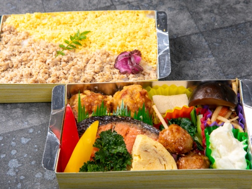 鶏の唐揚げ×鮭の塩焼き弁当