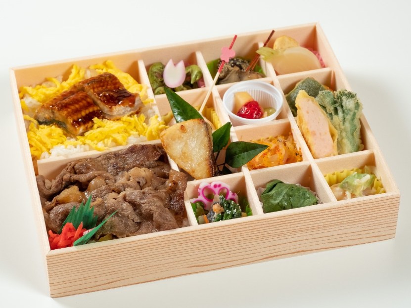 牛すき焼きと鰻のいろどり弁当　