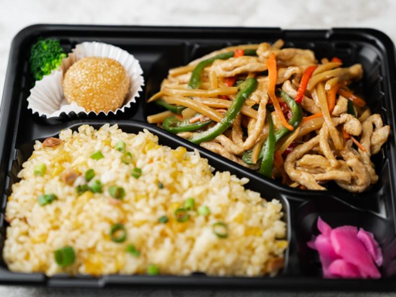 青椒肉絲チャーハン弁当