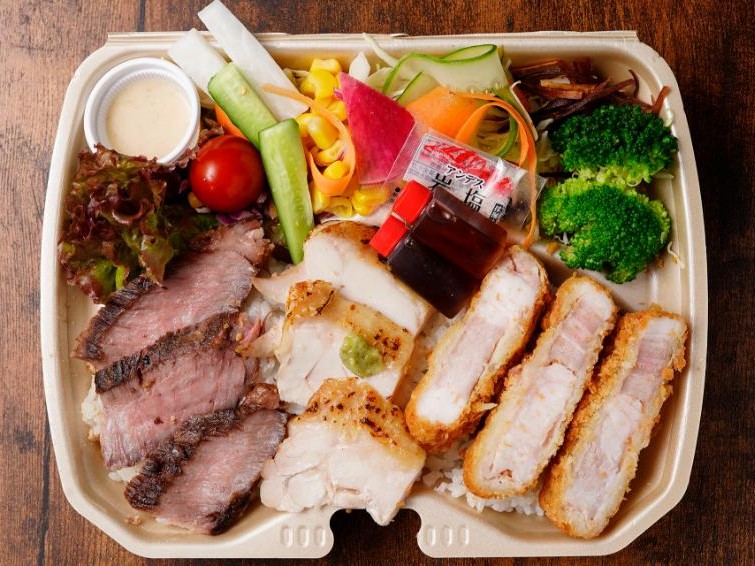 A5カルビ＆とんかつ＆チキンソテー【M12】 3種肉盛りBOX