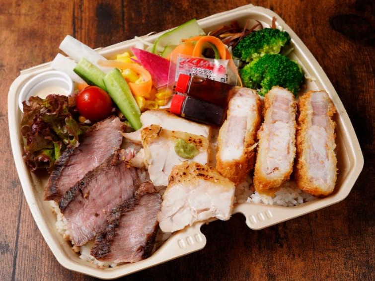 A5カルビ＆とんかつ＆チキンソテー【M12】 3種肉盛りBOX