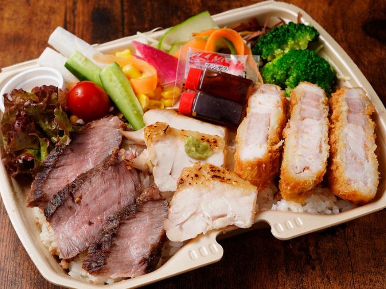 A5カルビ＆とんかつ＆チキンソテー【M12】 3種肉盛りBOX