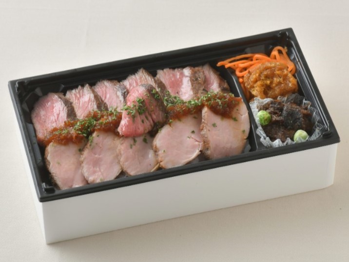 牛ハラミと豚ヒレ肉の合盛りステーキ重