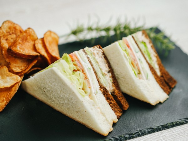 ライトミックスサンドイッチ（ポテトチップス付）