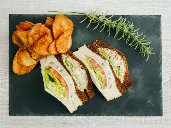 ライトミックスサンドイッチ（ポテトチップス付）