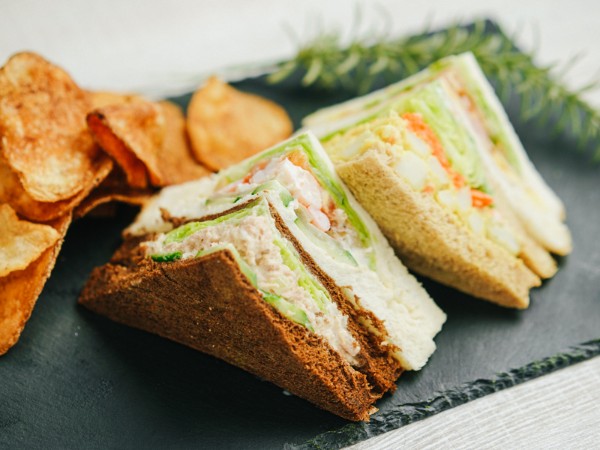 スタンダードミックスサンドイッチ（ポテトチップス付）