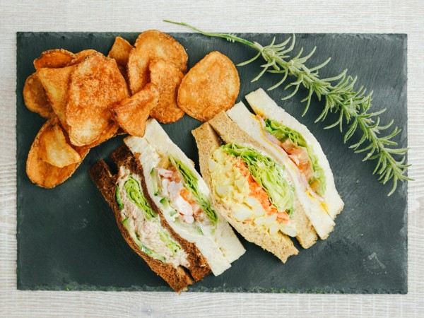 スタンダードミックスサンドイッチ（ポテトチップス付）