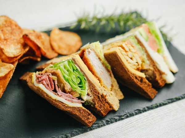 エグゼクティブミックスサンドイッチ（ポテトチップス付）