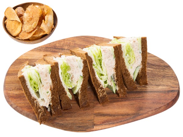 ツナとキュウリのサンドイッチ（ポテトチップス付）