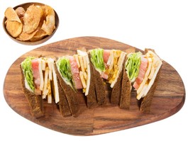 メキシチキンチーズサンドイッチ（ポテトチップス付）