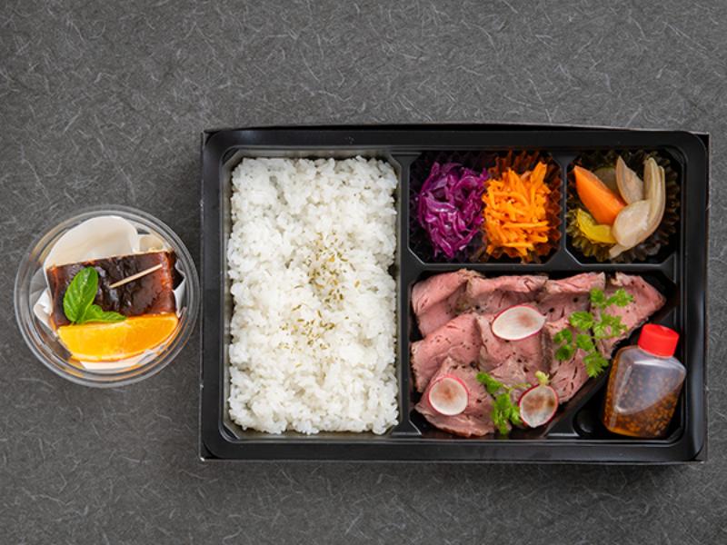 自家製ローストビーフ弁当 バスクチーズケーキ付き