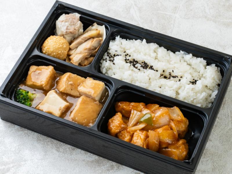 秘伝の甘酢を使った酢豚弁当