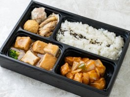 秘伝の甘酢を使った酢豚弁当