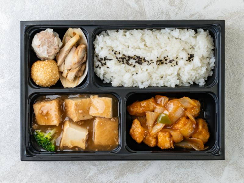 秘伝の甘酢を使った酢豚弁当