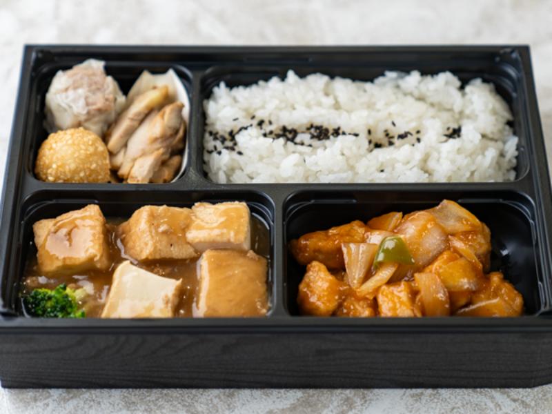 秘伝の甘酢を使った酢豚弁当