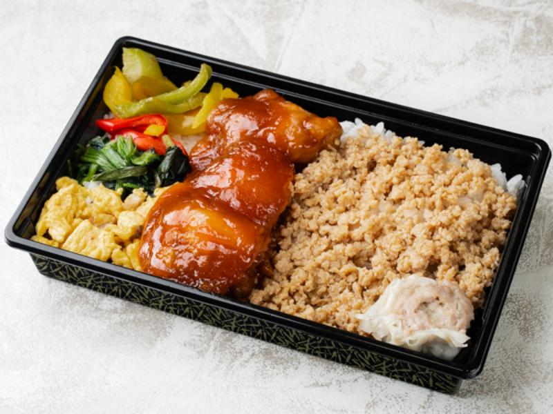 唐揚げとそぼろご飯弁当（甘酢がけ）