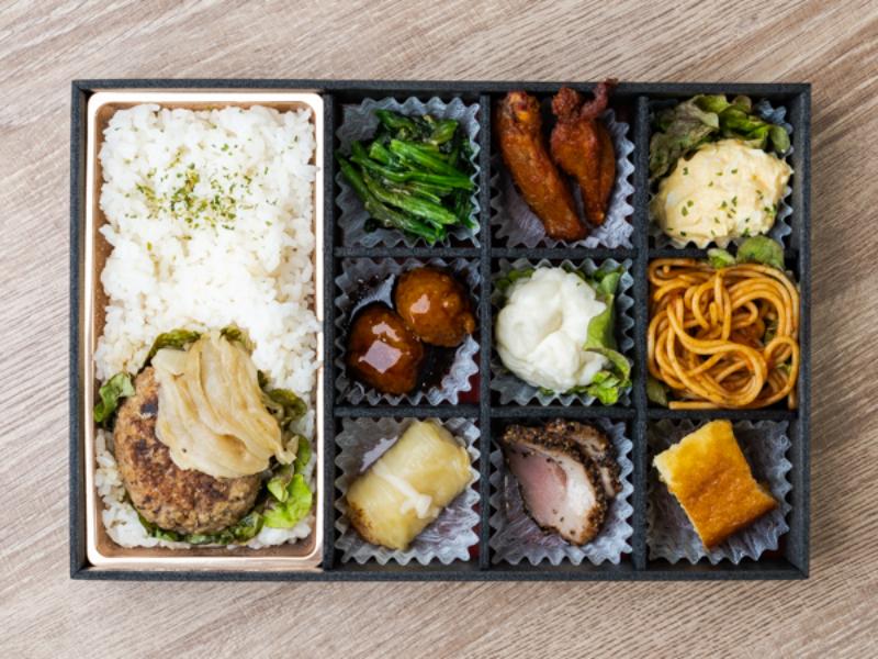 オニオンスープでじっくり煮込んだハンバーグ