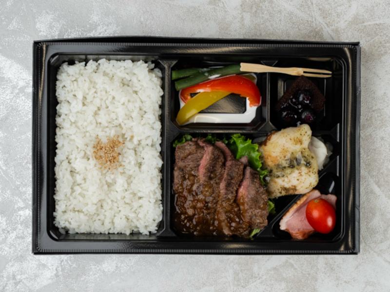 旬魚のソテーと豪州産葡萄牛ステーキ弁当