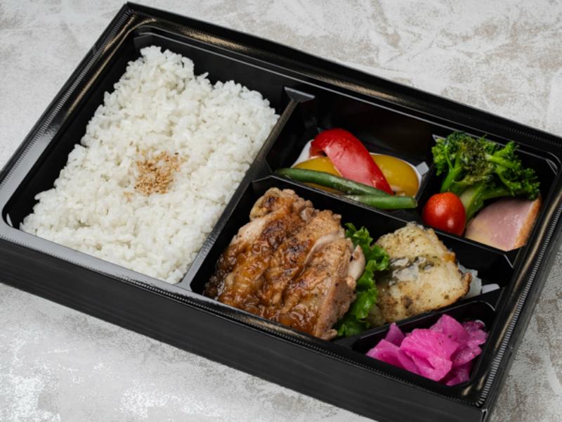 旬魚のソテーと地鶏のステーキ弁当