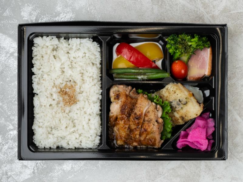 旬魚のソテーと地鶏のステーキ弁当