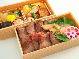 和牛ローストビーフと鮭山椒焼き重のだしまき2段幕の内【914】