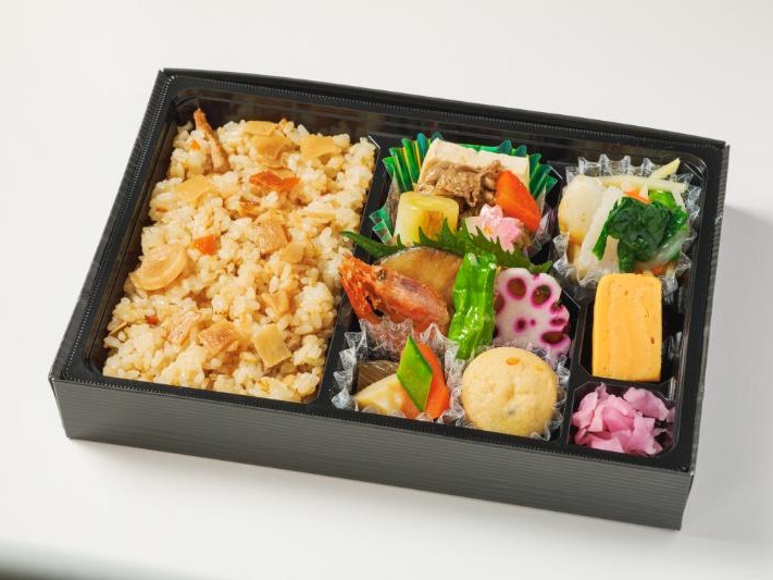 【春の季節弁当】牛すき焼きと鰆柚庵焼き鰈と春野菜の揚げ出し御膳