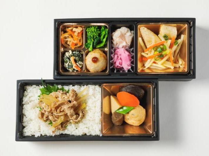 【懐石弁当】《選べるメイン》和惣菜の特選牛飯2段膳（かれい）