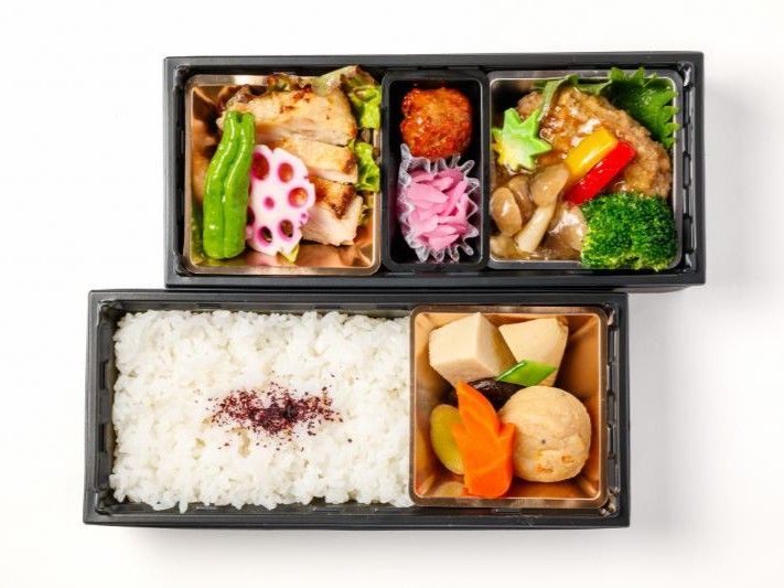 ハラール特選二段和膳 鶏グリルと和風ハンバーグ（紙パック茶250ml付）