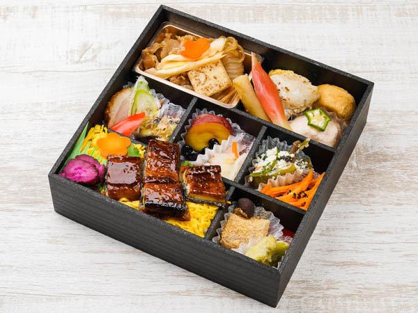 小箱【ひつまぶし御飯と牛すき焼きの京おばんざい八寸】