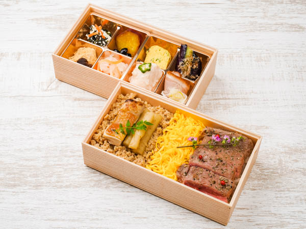 白藤【サーロインステーキ重と鶏そぼろ重の京おばんざい八寸二段御膳