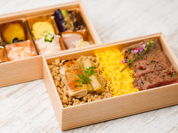 白藤【サーロインステーキ重と鶏そぼろ重の京おばんざい八寸二段御膳