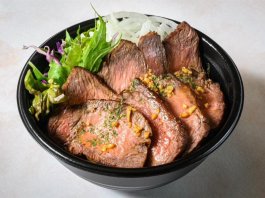 COLORS特製ローストビーフ丼