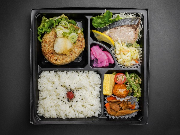 おろしハンバーグと鮮魚のレモンペッパー焼き弁当