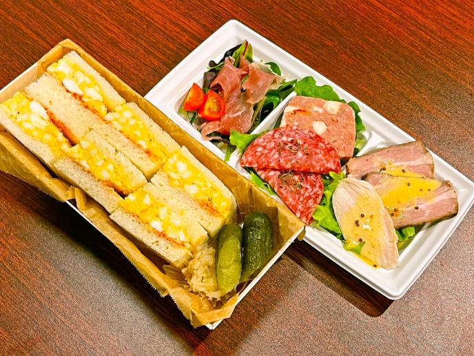 3種のおかずとたまごサラダサンドイッチ