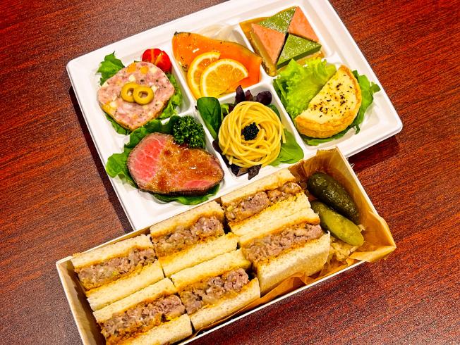 「サンドイッチと6種のオードブル」ハンバーグ