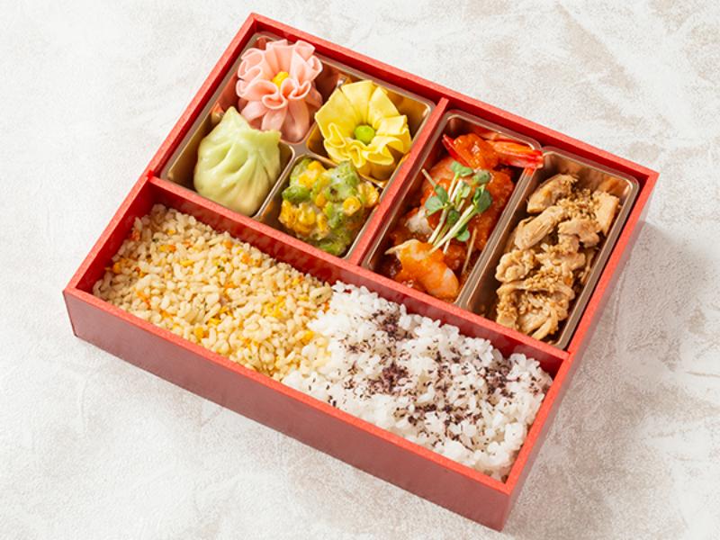 二種のご飯と海老チリ棒棒鶏の彩り焼売弁当