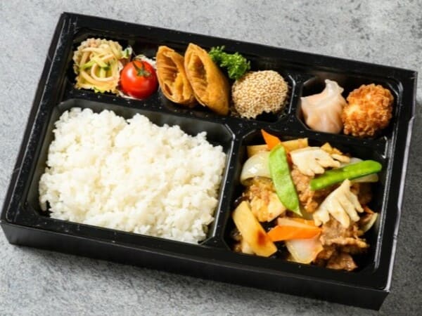 ホルモンとイカのコチジャン炒め弁当