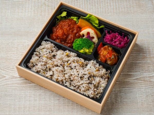 ヴィーガンハンバーグ　自家製トマトソースがけ