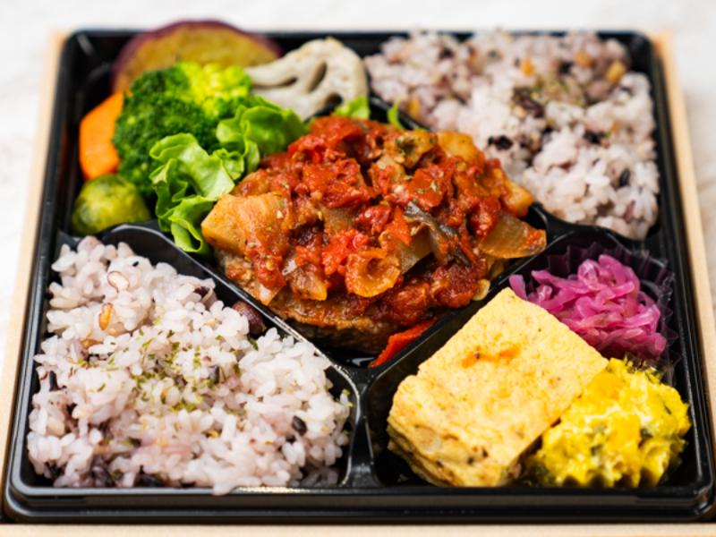 ゴロゴロ野菜のトマトソースハンバーグ