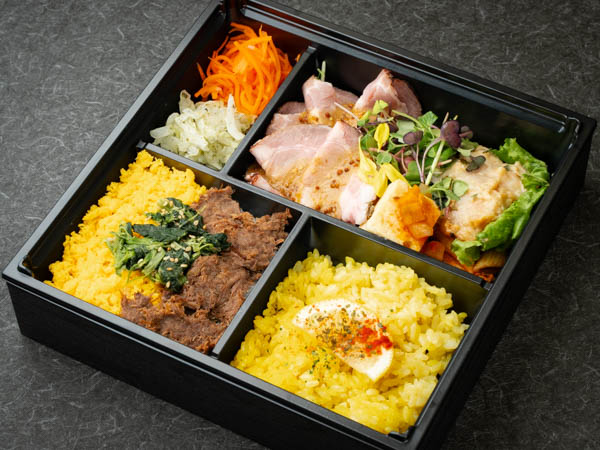 肉そぼろご飯とバターサフランライス　白身魚の西京ハーブ味噌焼き＆香味豚のローストポーク《Ｎｏ０２》