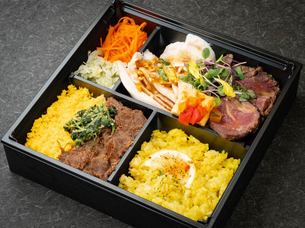 肉そぼろご飯とバターサフランライス 国産鶏胸肉の香味ソース＆醤油麹に漬け込んだ国産牛ローストビーフの焦醤油バター《Ｎｏ０４》