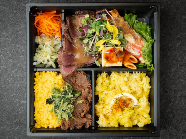 肉そぼろご飯とバターサフランライス 金目鯛の西京ハーブ味噌焼き＆醤油麹に漬け込んだ国産牛ローストビーフの焦醤油バター《Ｎｏ０６》