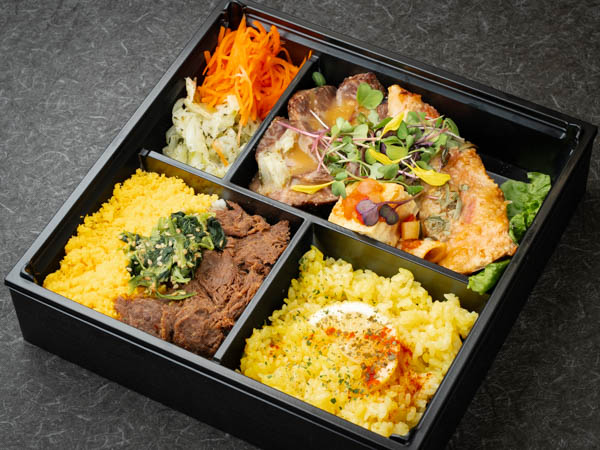 肉そぼろご飯とバターサフランライス 金目鯛の西京ハーブ味噌焼き＆醤油麹に漬け込んだ和牛ローストビーフ《Ｎｏ０７》