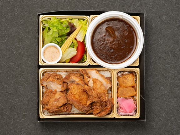 48時間煮込んだ黒カレーと人気の唐揚げ弁当