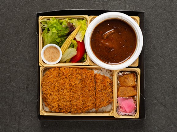 48時間煮込んだ黒カレーとロースカツ弁当