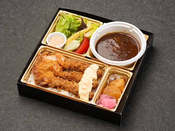 48時間煮込んだ黒カレーとエビフライ弁当